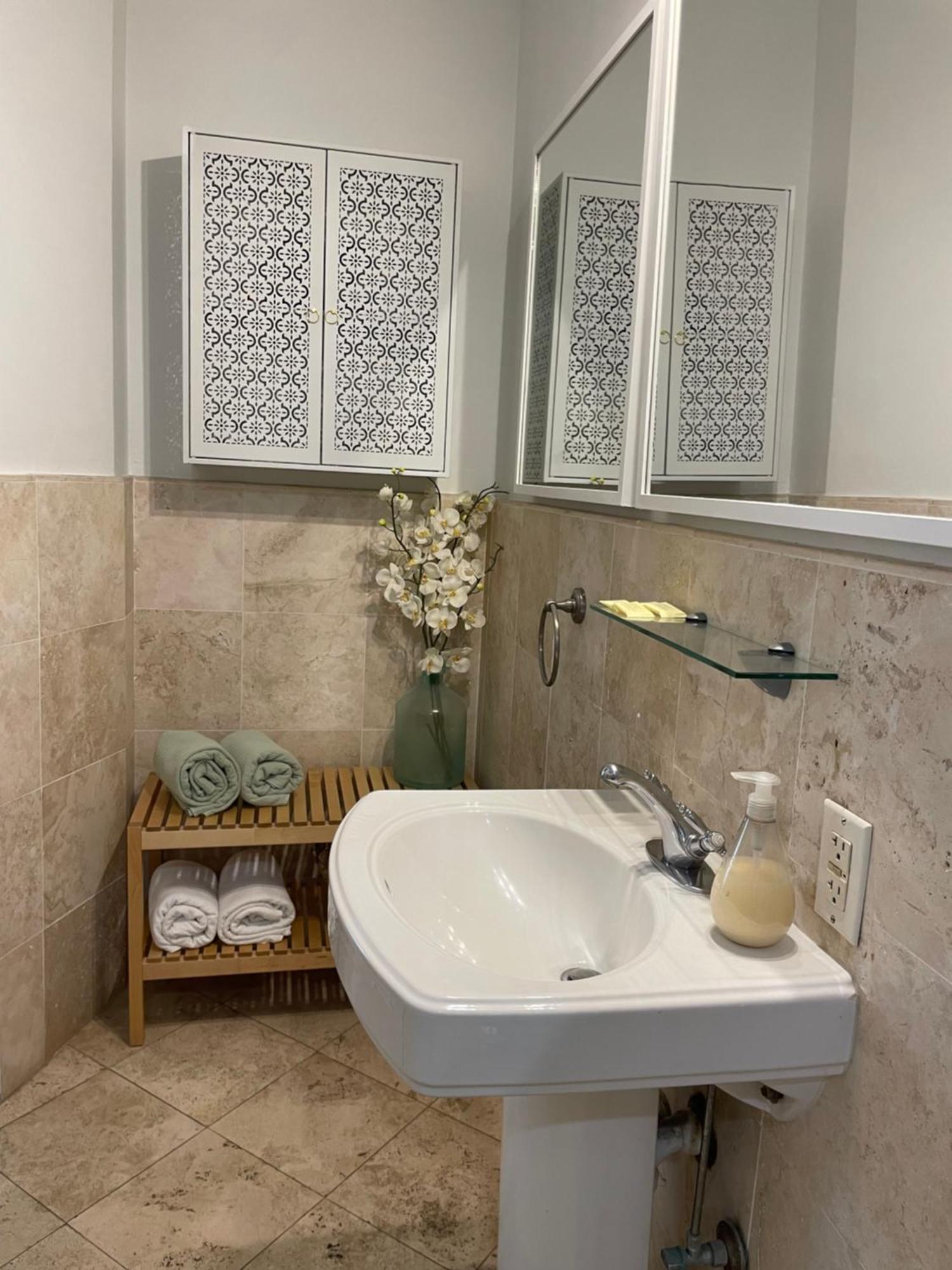 Apartamento Tropical Haven Pool & 2blocks To