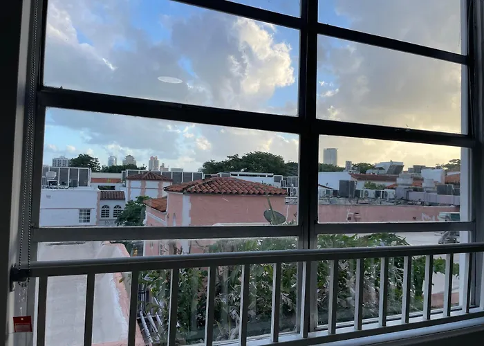 Tropical Haven Pool & 2Blocks To Beach