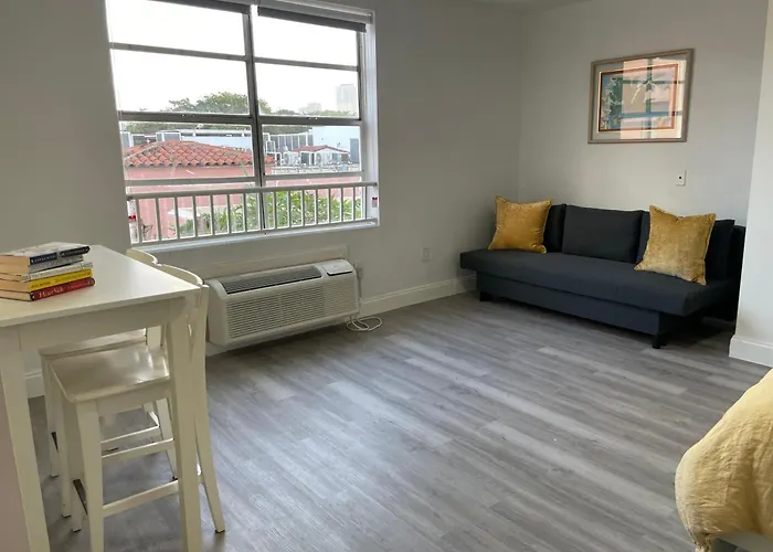 Tropical Haven Pool & 2Blocks To Beach